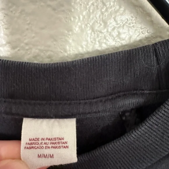 Levi's Black Sweatshirt with Colorful Graphic - Picture 5 of 8